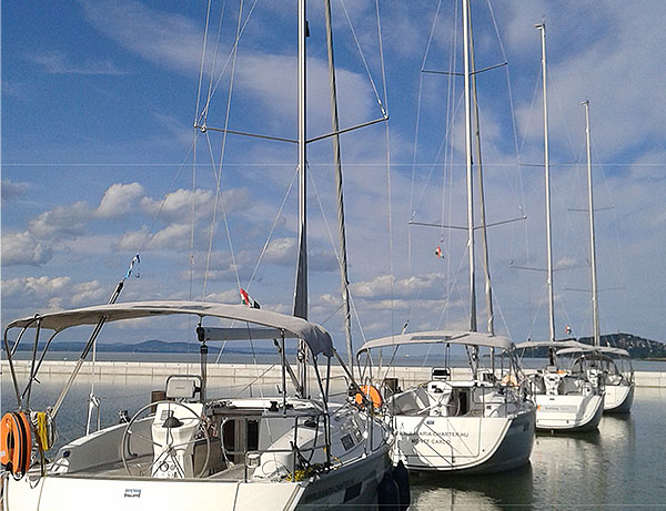 C�ges t�ra a Balaton k�zep�n